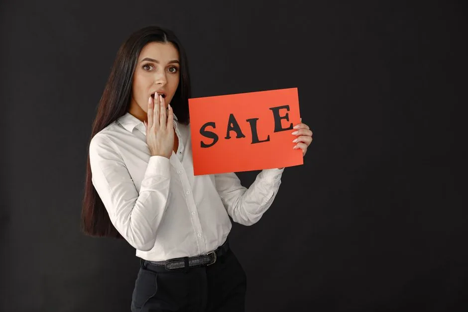 Responsable financiero analiza facturas de Amazon Advertising para resolver descuadres de contabilidad en su empresa vendedora.