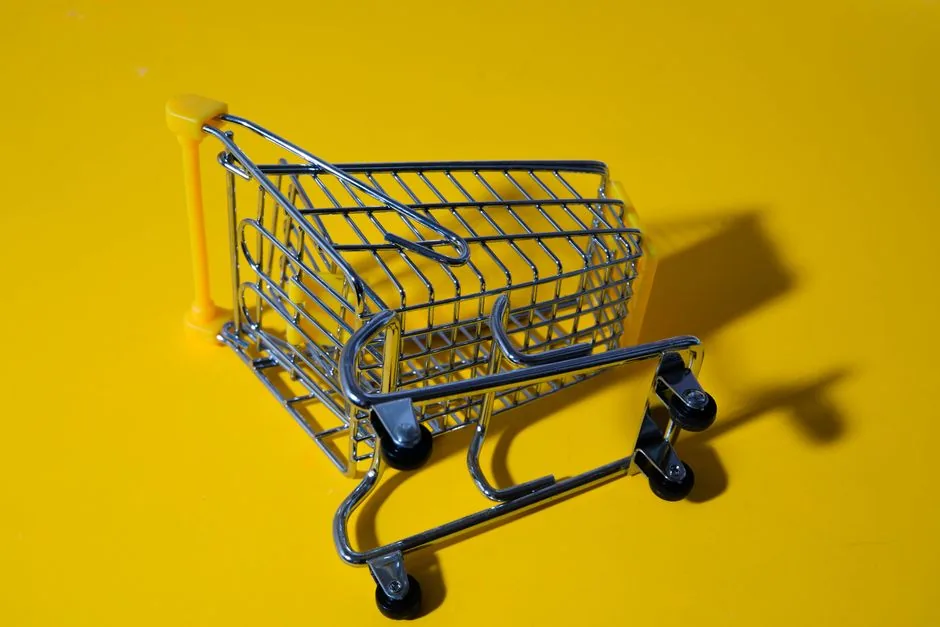 Imagen que muestra la integración de un ecommerce AI builder con sistemas contables, resaltando la automatización de conciliación bancaria y cumplimiento fiscal para empresarios
