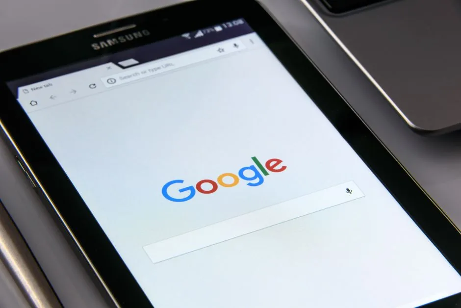 Ingeniero de despliegue de IA de Google integrando bases de datos vectoriales y arquitecturas RAG para automatizar procesos financieros en empresas
