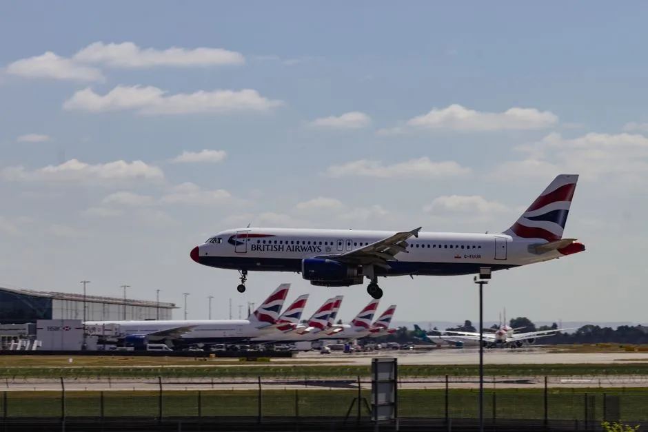 Javier Echave asume el cargo de CFO en Merlin Properties, destacando su experiencia en infraestructuras críticas para la audiencia de profesionales financieros