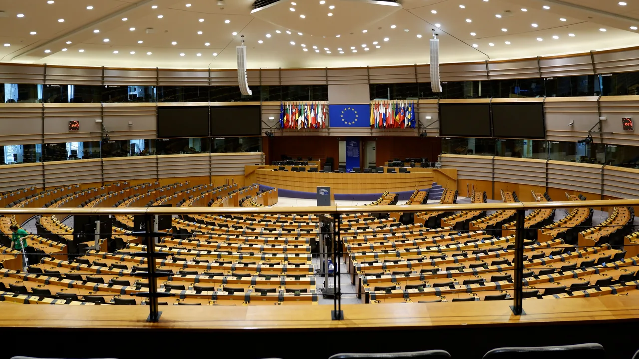 Hemiciclo vacío de una institución europea